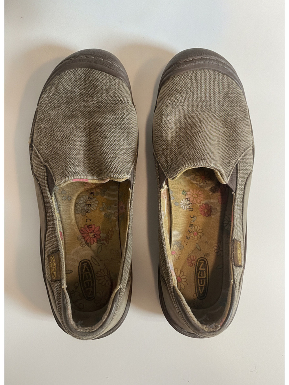 Keen Cush golden summer slip on canvas rubber toe Slip-On Shoes woman’s 11